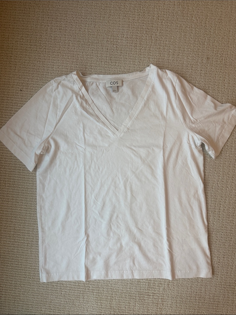 Basic classic white v neck t shirt cos size medium